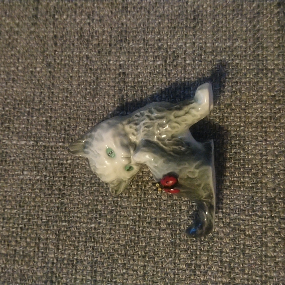 Goebel Cat with Ladybug